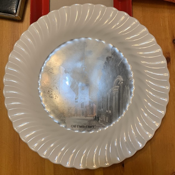 FREE WITH PURCHASE***** Vintage Johnson Brothers “Old North Church” plate, EUC - Picture 4 of 7